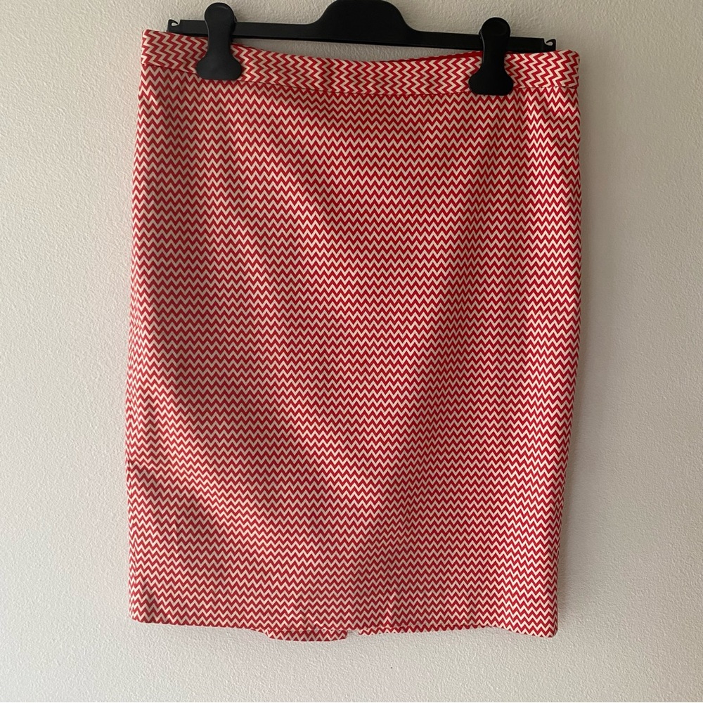 The Limited Mini Pencil skirt Chevron pattern orange white fully lined Size 10
